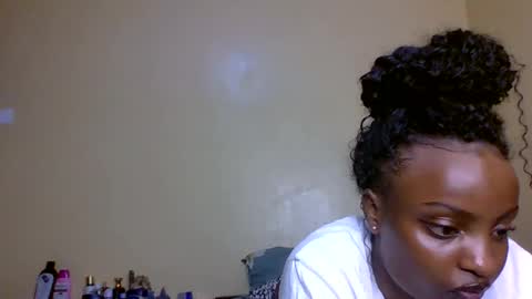 Snapshot of sexxy_daisyy chatting on 10.28.25 sexxy_daisyy online show from 10.28.25