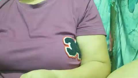 Snapshot of sexxyicee69 chatting on 02.19.25 misslovely j online show from 02.19.25