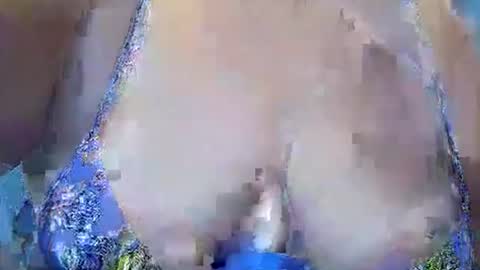 Snapshot of sexxyicee69 chatting on 03.04.25 misslovely j online show from 03.04.25