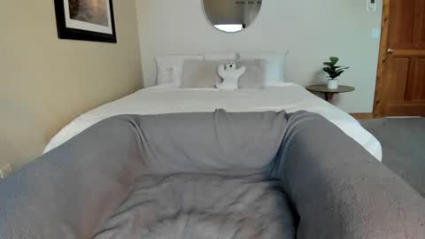 Snapshot of sexxylaurab chatting on 10.28.25 Sexxy Laura online show from 10.28.25