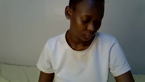 Snapshot of sexxyvee224 chatting on 10.19.25 sexxyvee224 online show from 10.19.25