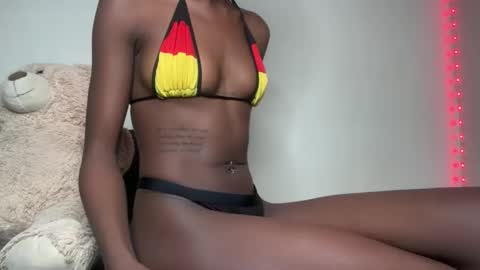 Snapshot of sexy_aluna chatting on 10.13.25 sexy_aluna online show from 10.13.25