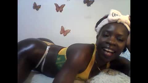 Snapshot of sexy_annbel chatting on 10.11.25 Ann online show from 10.11.25