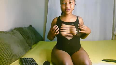 Snapshot of sexy_ariana_2 chatting on 10.15.25 Ariana online show from 10.15.25