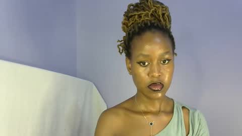 Snapshot of sexy_b7 chatting on 09.30.25 kiki online show from 09.30.25