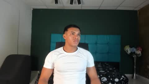 sexy_bigcock01 online show from 02.06.25