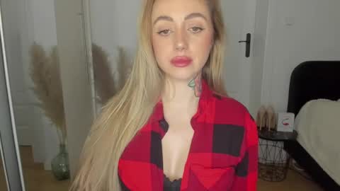 C o r a l i e online show from 02.28.25