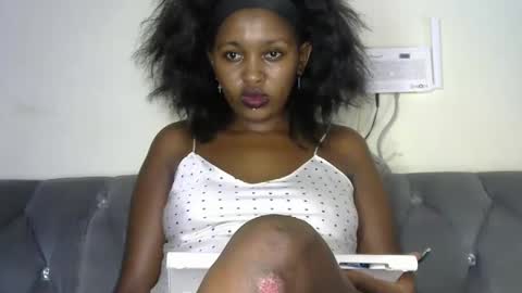 Snapshot of sexy_ebony_bliss chatting on 12.05.24 adasa online show from 12.05.24