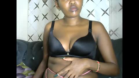 Snapshot of sexy_ebony_bliss chatting on 12.11.24 adasa online show from 12.11.24