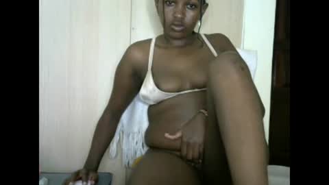 Snapshot of sexy_ebony_bliss chatting on 01.12.25 adasa online show from 01.12.25