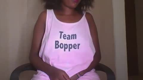 Snapshot of sexy_ebony_bliss chatting on 01.26.25 adasa online show from 01.26.25