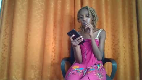 Snapshot of sexy_ebony_nica chatting on 01.28.25 sexy_ebony_nica online show from 01.28.25