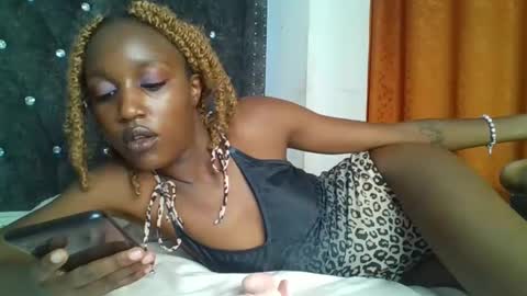 Snapshot of sexy_ebony_nica chatting on 01.31.25 sexy_ebony_nica online show from 01.31.25