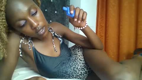 Snapshot of sexy_ebony_nica chatting on 01.31.25 sexy_ebony_nica online show from 01.31.25