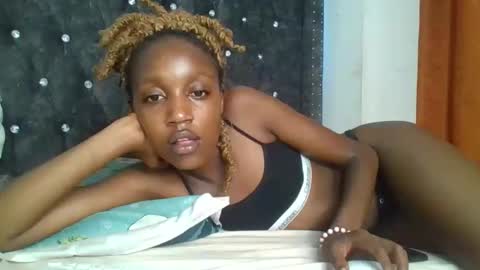Snapshot of sexy_ebony_nica chatting on 02.07.25 sexy_ebony_nica online show from 02.07.25