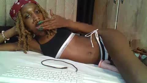 Snapshot of sexy_ebony_nica chatting on 02.11.25 sexy_ebony_nica online show from 02.11.25