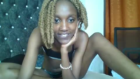 Snapshot of sexy_ebony_nica chatting on 02.25.25 sexy_ebony_nica online show from 02.25.25