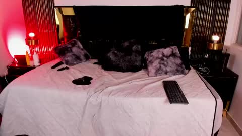Snapshot of sexy_hot_milf_ chatting on 05.02.26 Dafne online show from 05.02.26