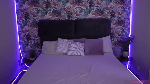 Snapshot of sexy_ira chatting on 11.13.25 Ira online show from 11.13.25