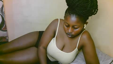 Snapshot of sexy_latasha chatting on 10.16.25 sexy_latasha online show from 10.16.25