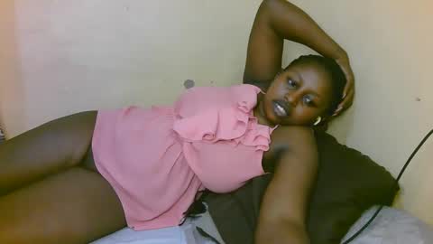 Snapshot of sexy_latasha chatting on 10.19.25 sexy_latasha online show from 10.19.25