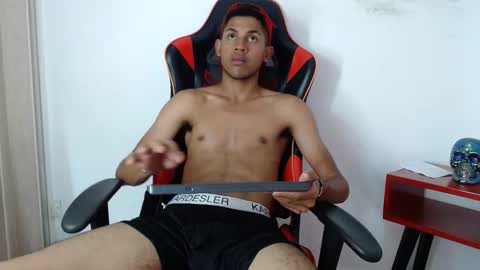 Snapshot of sexy_latin_cum chatting on 10.15.25 sexy_latin_cum online show from 10.15.25