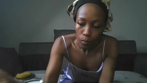 Snapshot of sexy_momah chatting on 05.22.26 SEXY MOMAH online show from 05.22.26