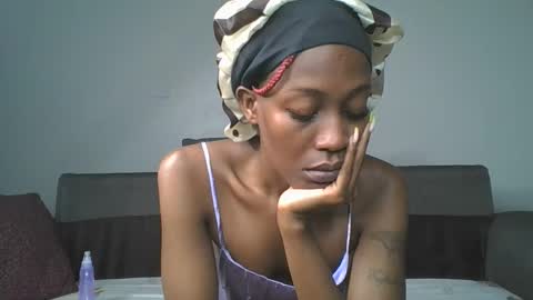 Snapshot of sexy_momah chatting on 05.23.26 SEXY MOMAH online show from 05.23.26
