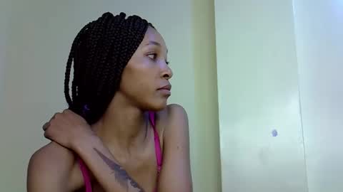 Snapshot of sexy_narohah chatting on 09.17.25 Narohah online show from 09.17.25