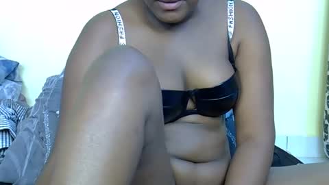 Snapshot of sexy_narohah chatting on 10.26.25 Narohah online show from 10.26.25