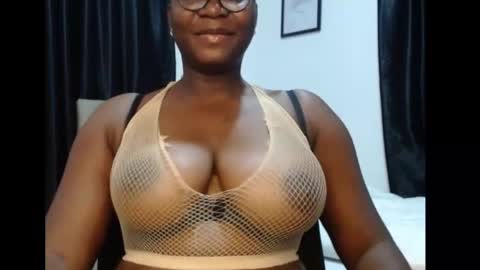 Snapshot of sexy_pearl12 chatting on 05.30.26 zoe online show from 05.30.26