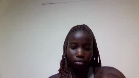 Snapshot of sexy_petittie chatting on 09.10.25 sexy_petittie online show from 09.10.25