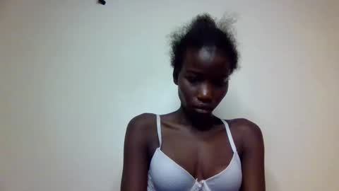 Snapshot of sexy_petittie chatting on 10.06.25 sexy_petittie online show from 10.06.25