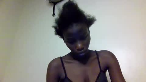 Snapshot of sexy_petittie chatting on 10.10.25 sexy_petittie online show from 10.10.25