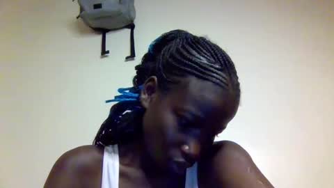 Snapshot of sexy_petittie chatting on 10.18.25 sexy_petittie online show from 10.18.25