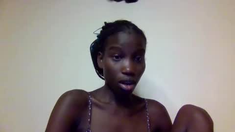 Snapshot of sexy_petittie chatting on 10.26.25 sexy_petittie online show from 10.26.25