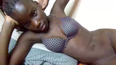 Snapshot of sexy_petittie chatting on 11.16.25 sexy_petittie online show from 11.16.25