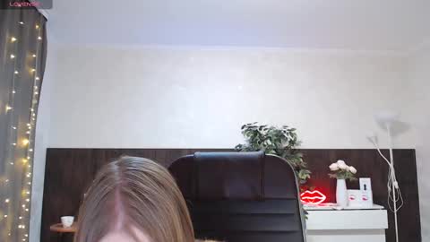 Annie - Your Dream Girl online show from 03.07.25