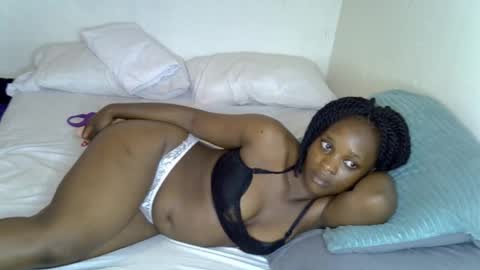 Snapshot of sexy_shay209 chatting on 10.26.25 shay online show from 10.26.25