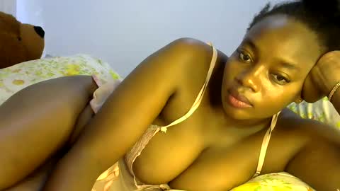 Snapshot of sexy_siera chatting on 02.05.25 laura online show from 02.05.25