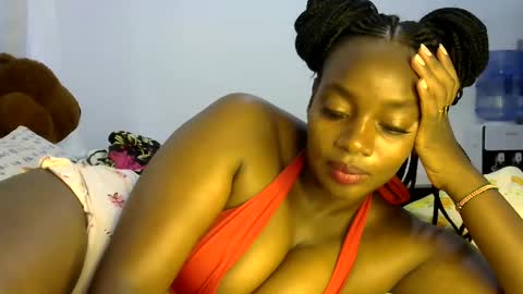 Snapshot of sexy_siera chatting on 02.10.25 laura online show from 02.10.25