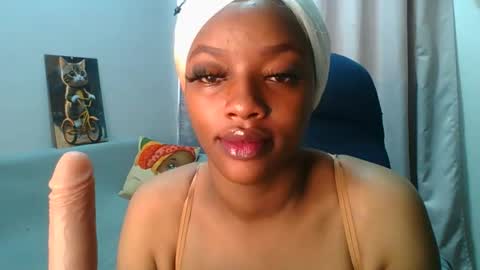 Snapshot of sexy_sweetcandy chatting on 10.21.25 sexy sweetcandy online show from 10.21.25