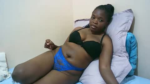 Snapshot of sexy_tiffah33 chatting on 11.12.25 Tiffah online show from 11.12.25