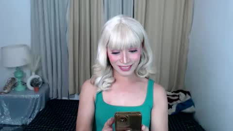 Snapshot of sexy_yllona chatting on 03.19.26 sexy_yllona online show from 03.19.26