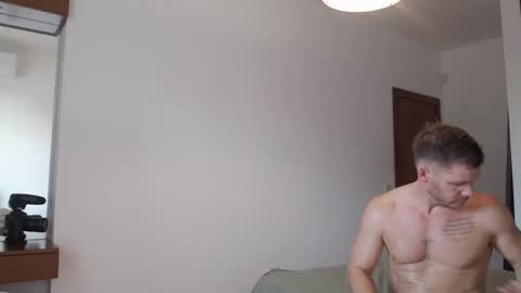 Snapshot of sexyandmarried chatting on 10.30.25 sexyandmarried online show from 10.30.25