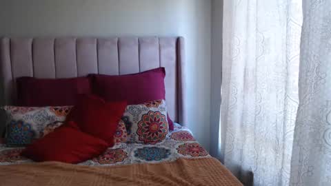 Angie online show from 12.12.24