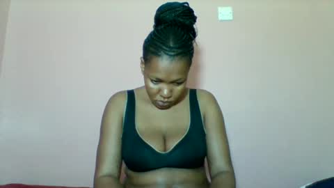 Snapshot of sexyapple2002 chatting on 10.05.25 sexyapple2002 online show from 10.05.25