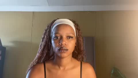 Snapshot of sexyasszeeee chatting on 10.11.25 sexyasszeeee online show from 10.11.25