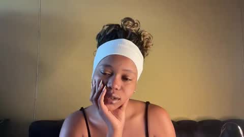 Snapshot of sexyasszeeee chatting on 11.13.25 sexyasszeeee online show from 11.13.25