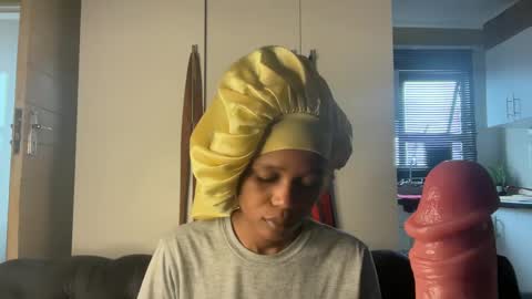 Snapshot of sexyasszeeee chatting on 11.17.25 sexyasszeeee online show from 11.17.25